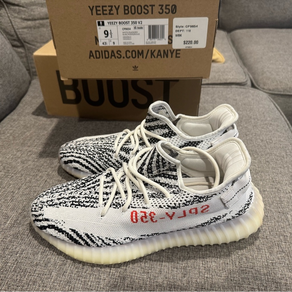 Yeezy Boost 350 v2 Zebra